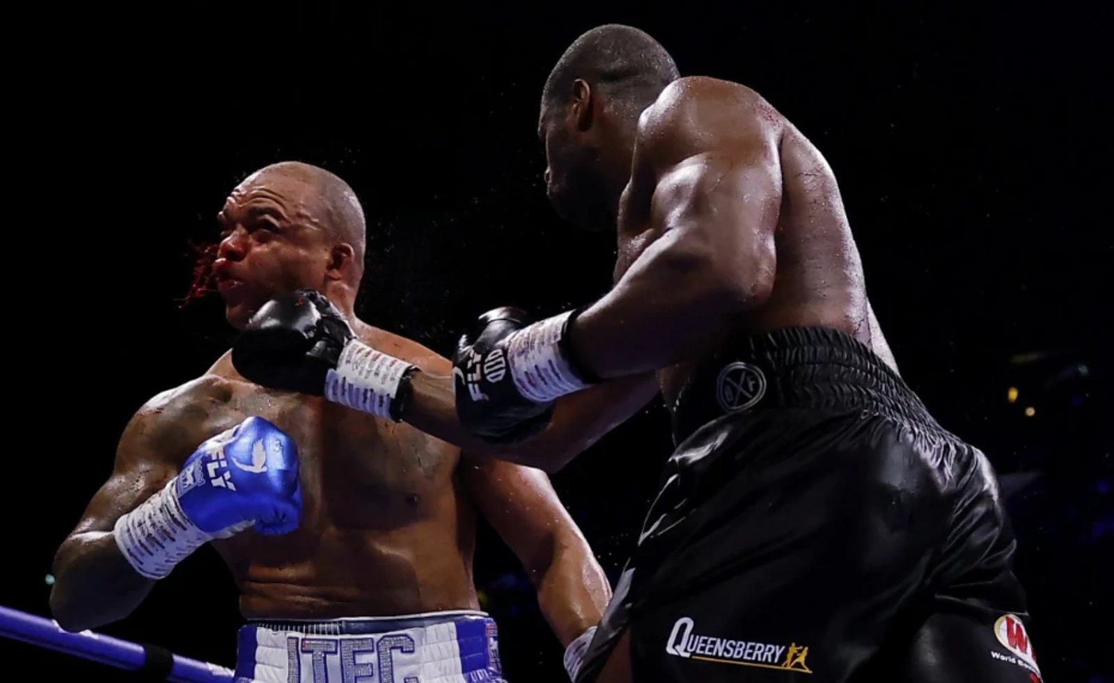 Dubois lands a right hand on a bloodied Wardley